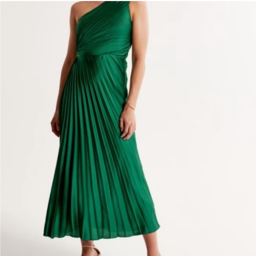 NWT Abercrombie & Fitch Giselle Pleated One-Shoulder Maxi Dress